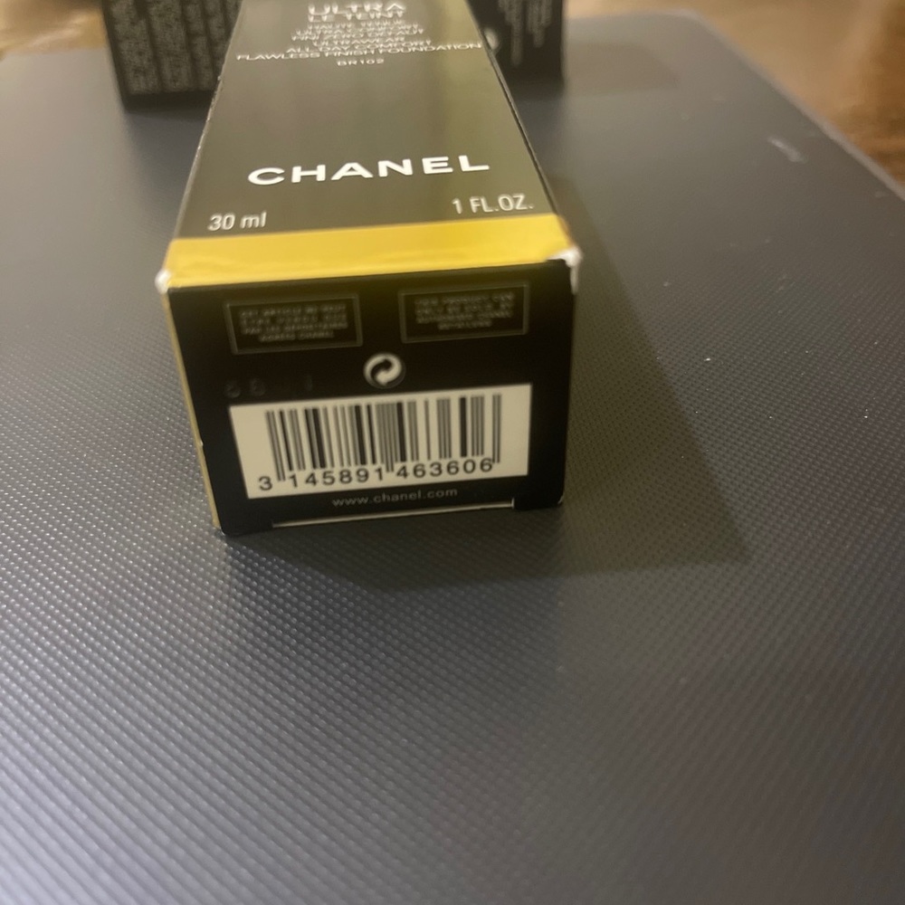 Chanel foundation - Picture 2 of 8
